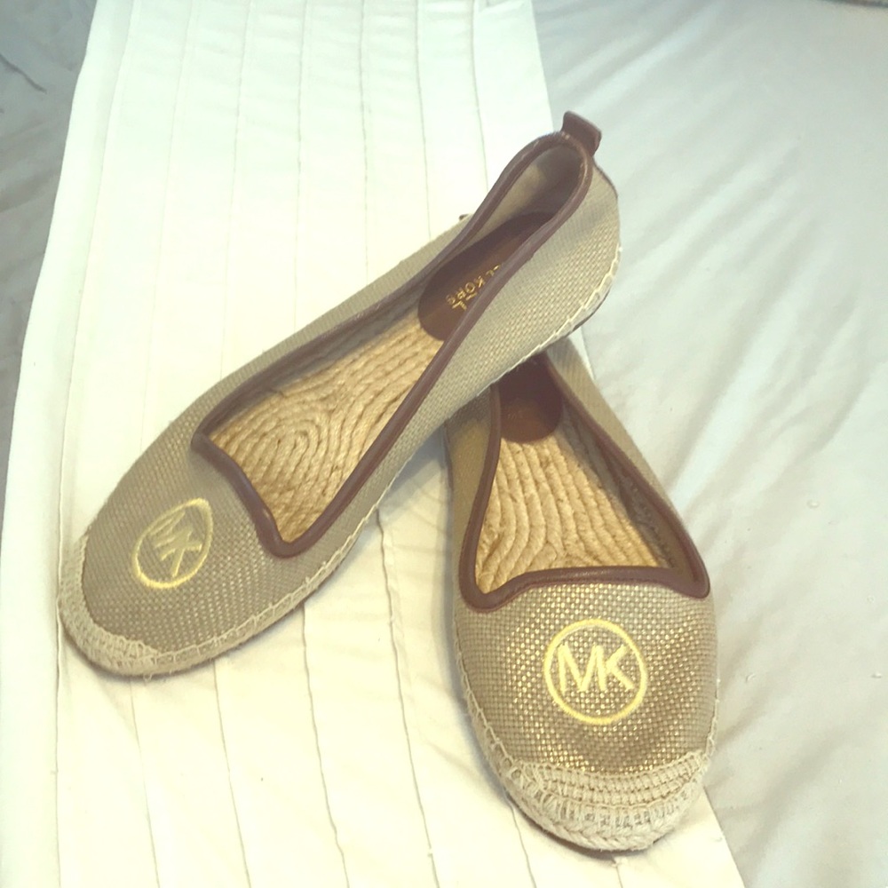 MK flats size 6